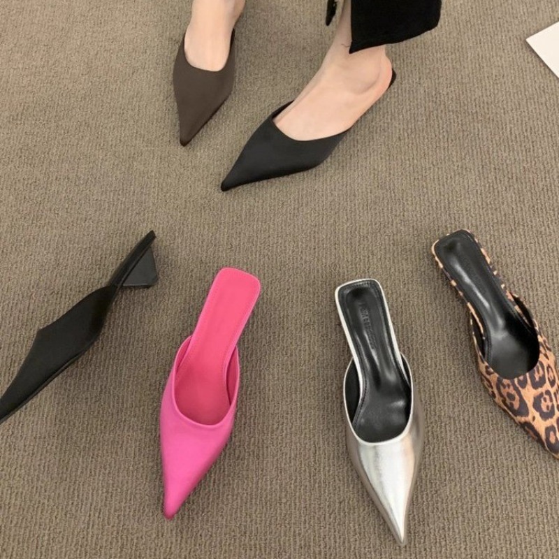 Sandals - Nowe luksusowe klapki damskie z ostrym